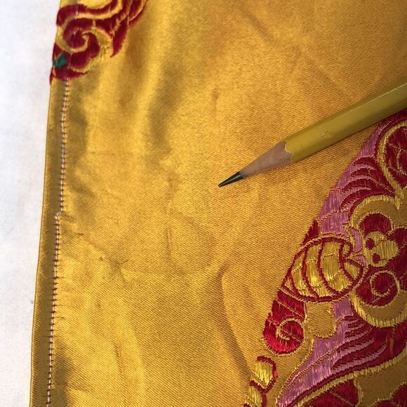 VINTAGE ASIAN Fabric with flaws at least 40 years old. - Picture 7 of 16